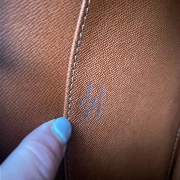 Auth louis vuitton crossbody ❌SOLD❌ - Picture 8 of 11